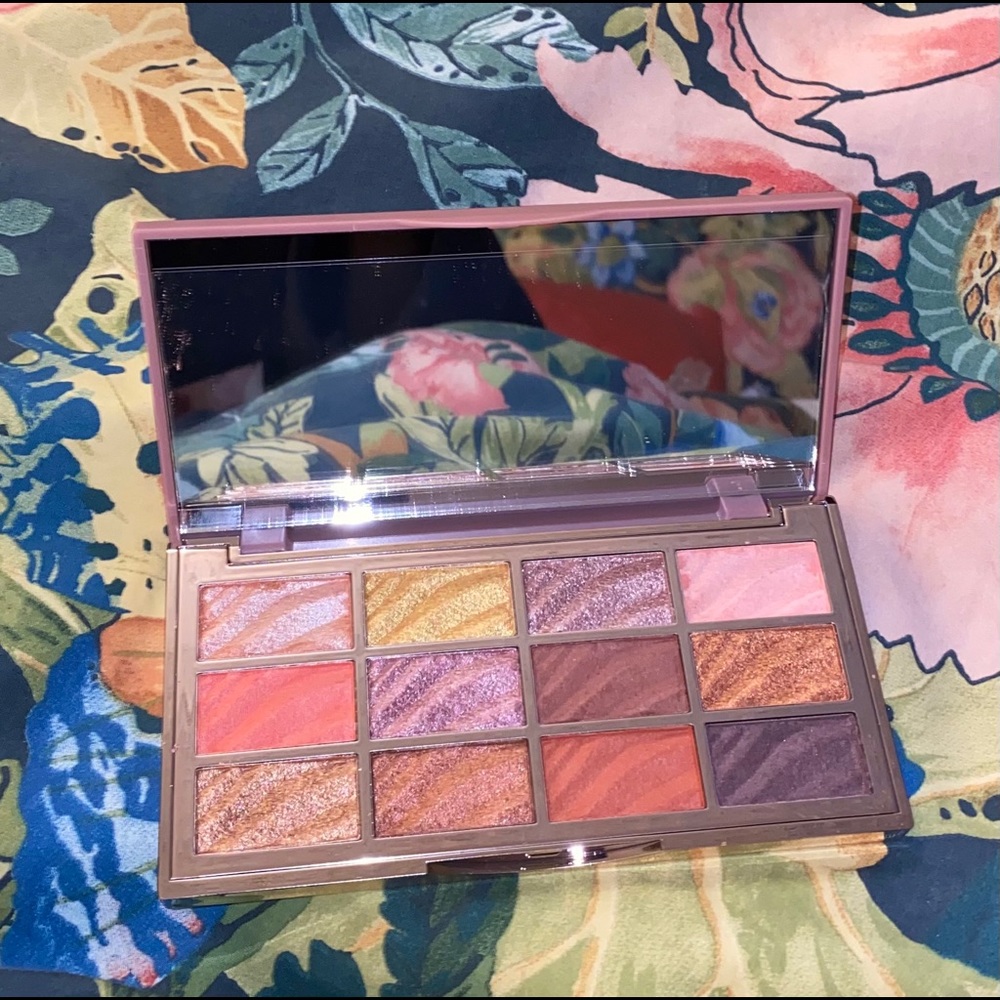✨Ciaté London✨ Velvet Eyeshadow Palette